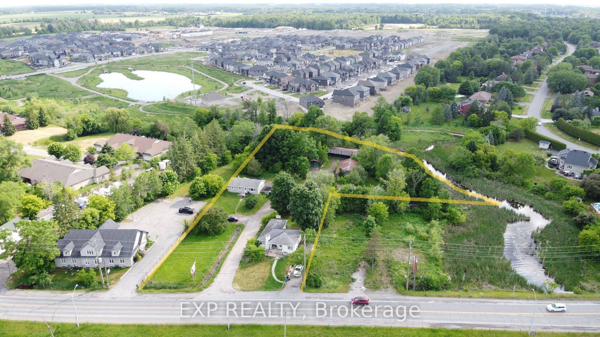 An exceptional opportunity awaits in the heart of Manotick with this 1.