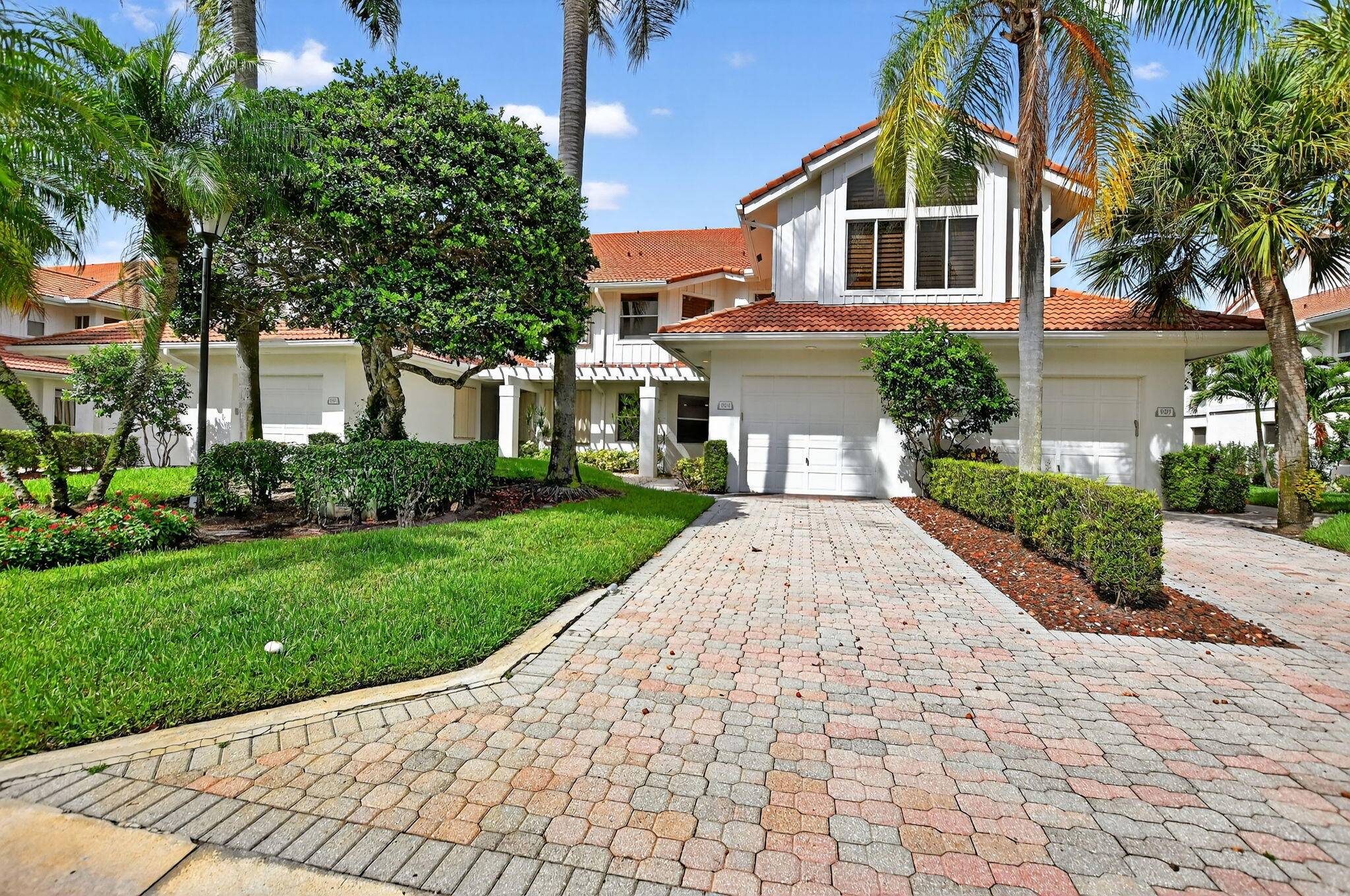 Spacious 1st floor condo in Nassau Bay of Broken Sound Country Club.