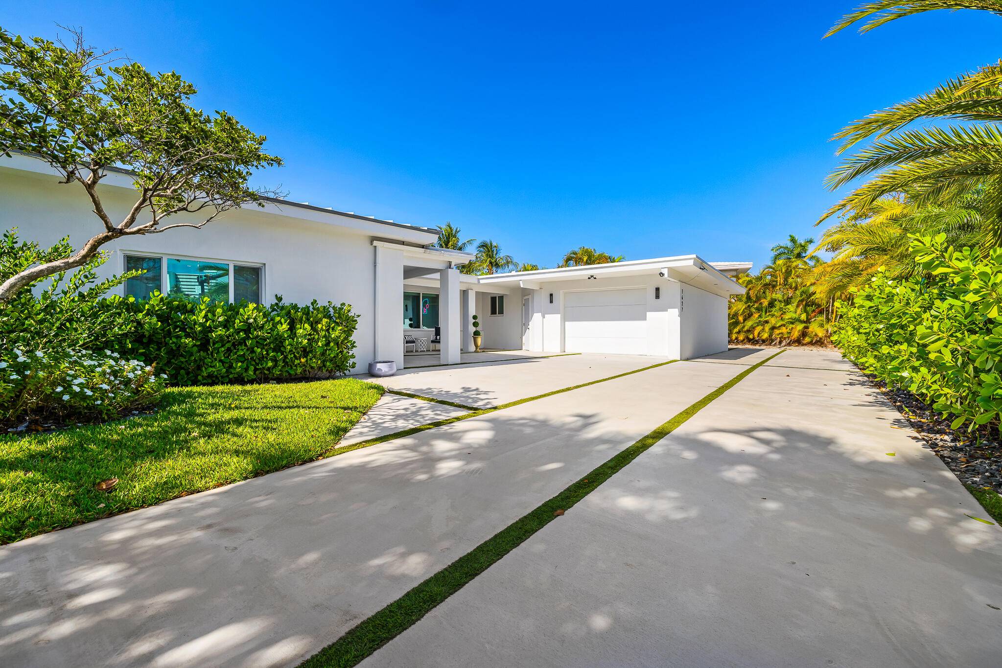 Just steps from the sand, this fully remodeled 4 bedroom, 3 bath home in Harbor Beach blends modern design with relaxed coastal living.
