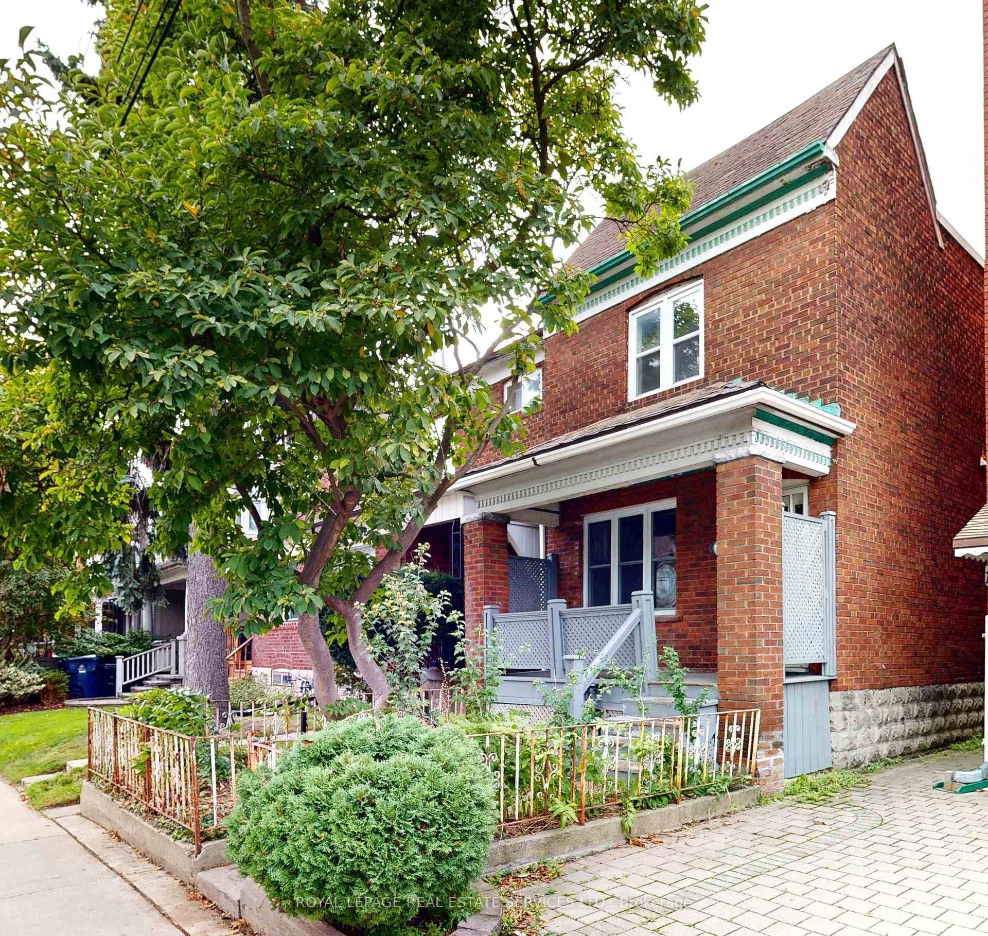 Detached Double Brick Trinity Bellwoods Little Italy Family Home !