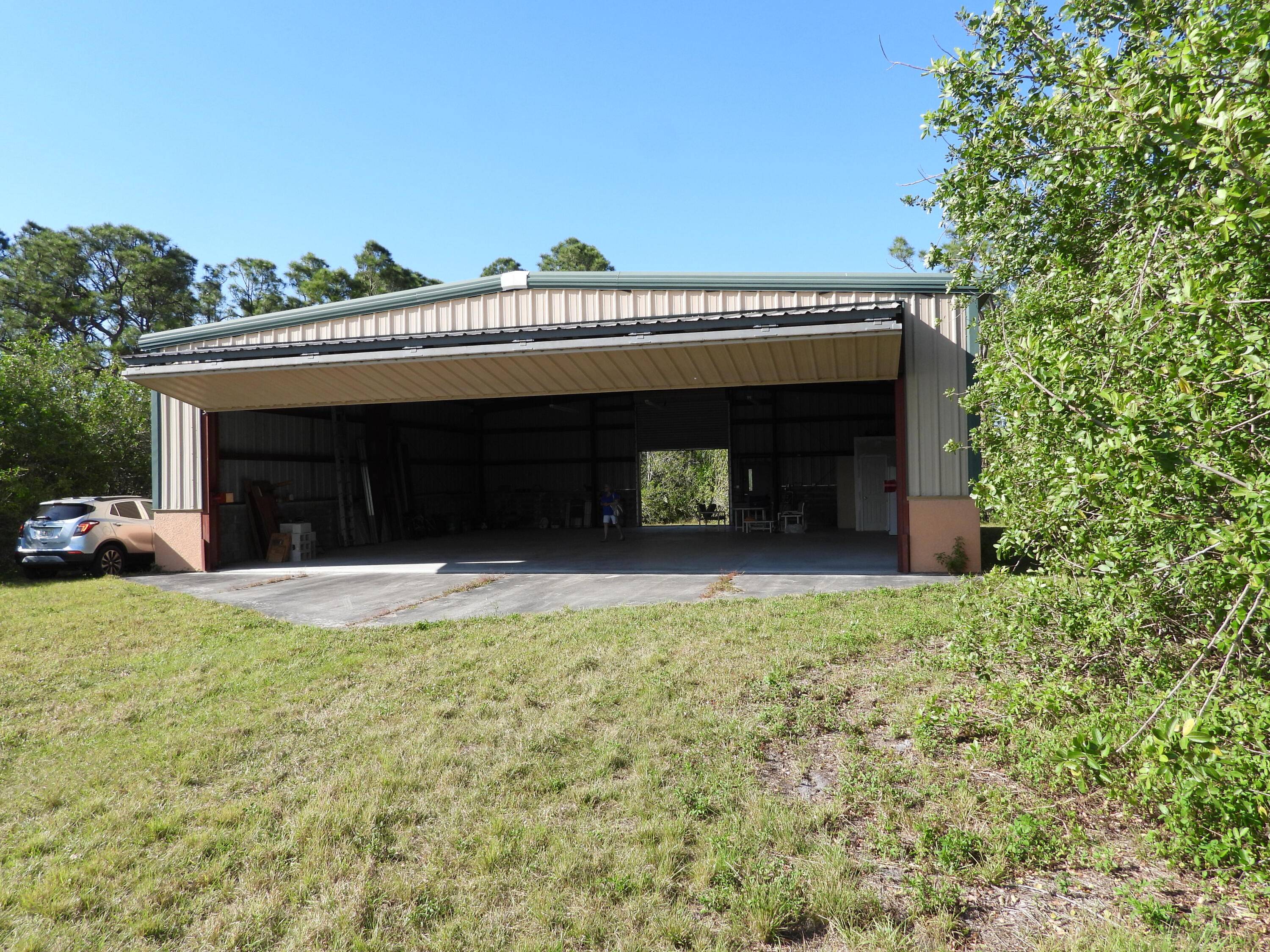 LOWEST PRICED AIRPARK PROP W HANGAR IN SOFLA.