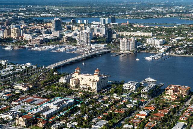 Luxury living at the legendary Palm Beach Hotel !
