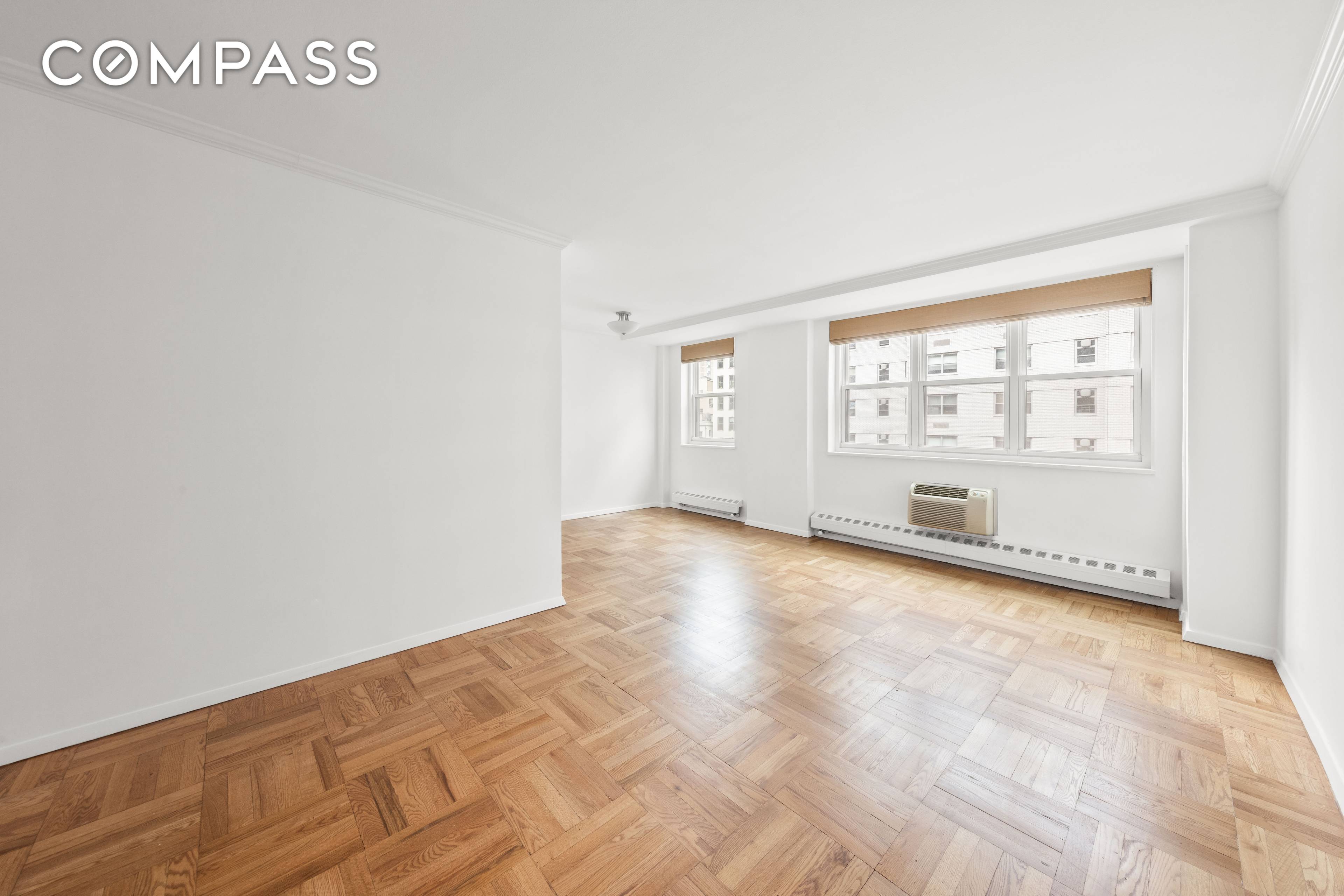 Luxury one bedroom apartment in Randall House, this spacious home is located in the heart of Greenwich Village !