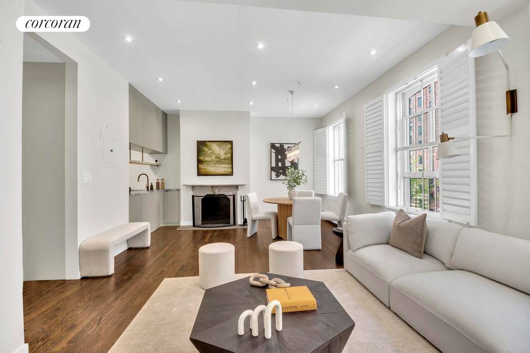 HISTORIC FITZROY TOWNHOUSE DUPLEX 2 BED WITH PRIVATE ROOF TERRACE !