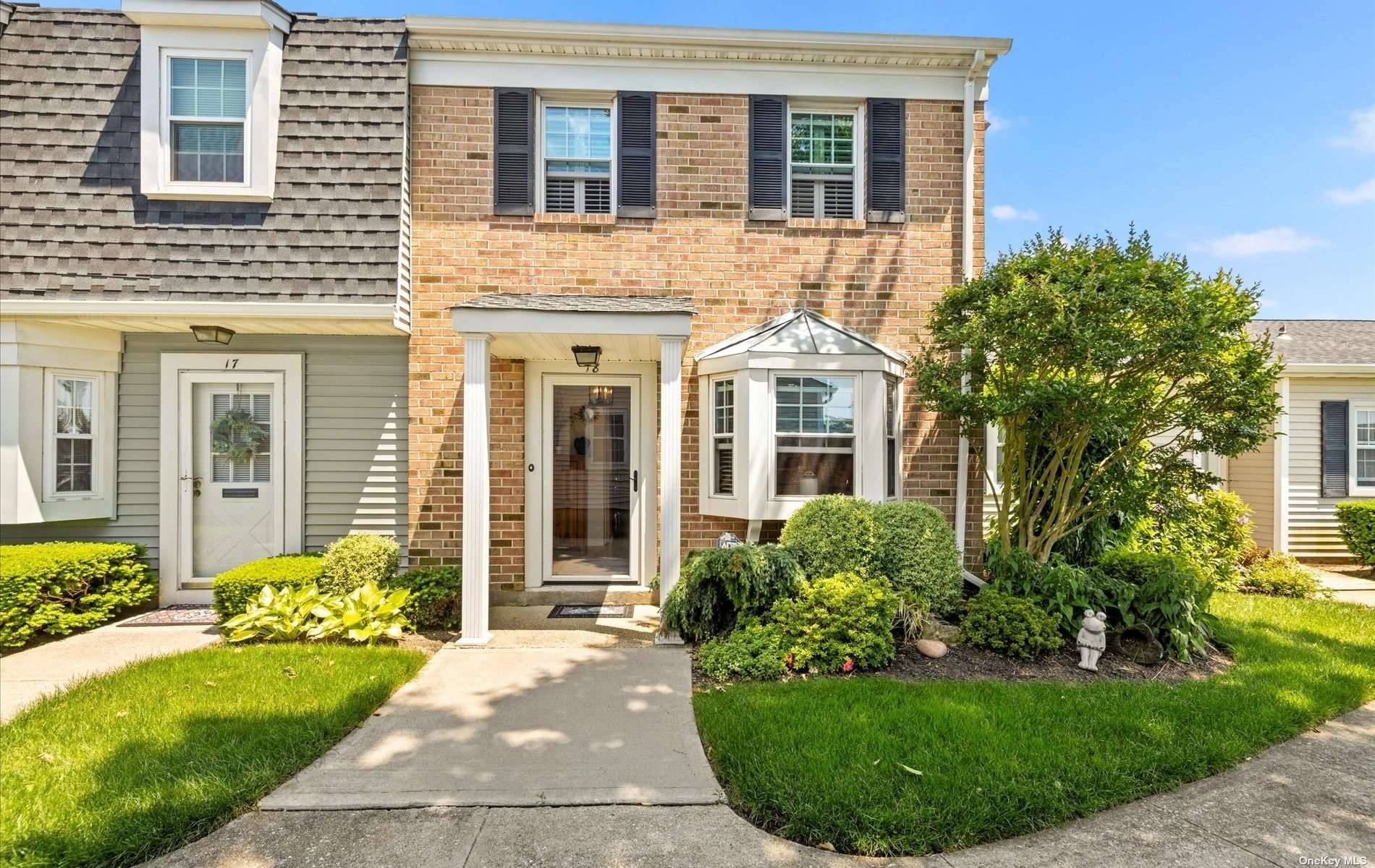 Welcome to this stunning waterfront townhouse in Amityille's desirable Snug Harbor.