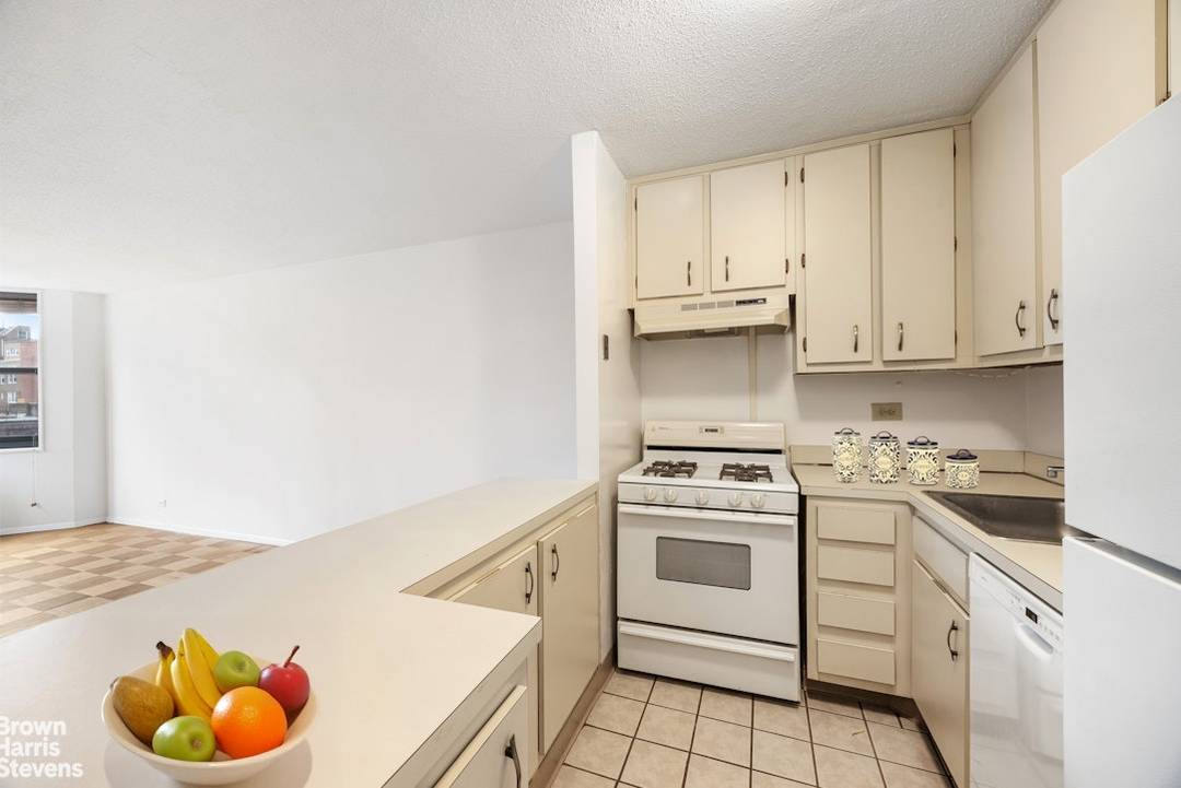 Beautiful western sunsets from this one bedroom, one bathroom apartment in The Whitney which is a full service Co Op with Condo Rules.