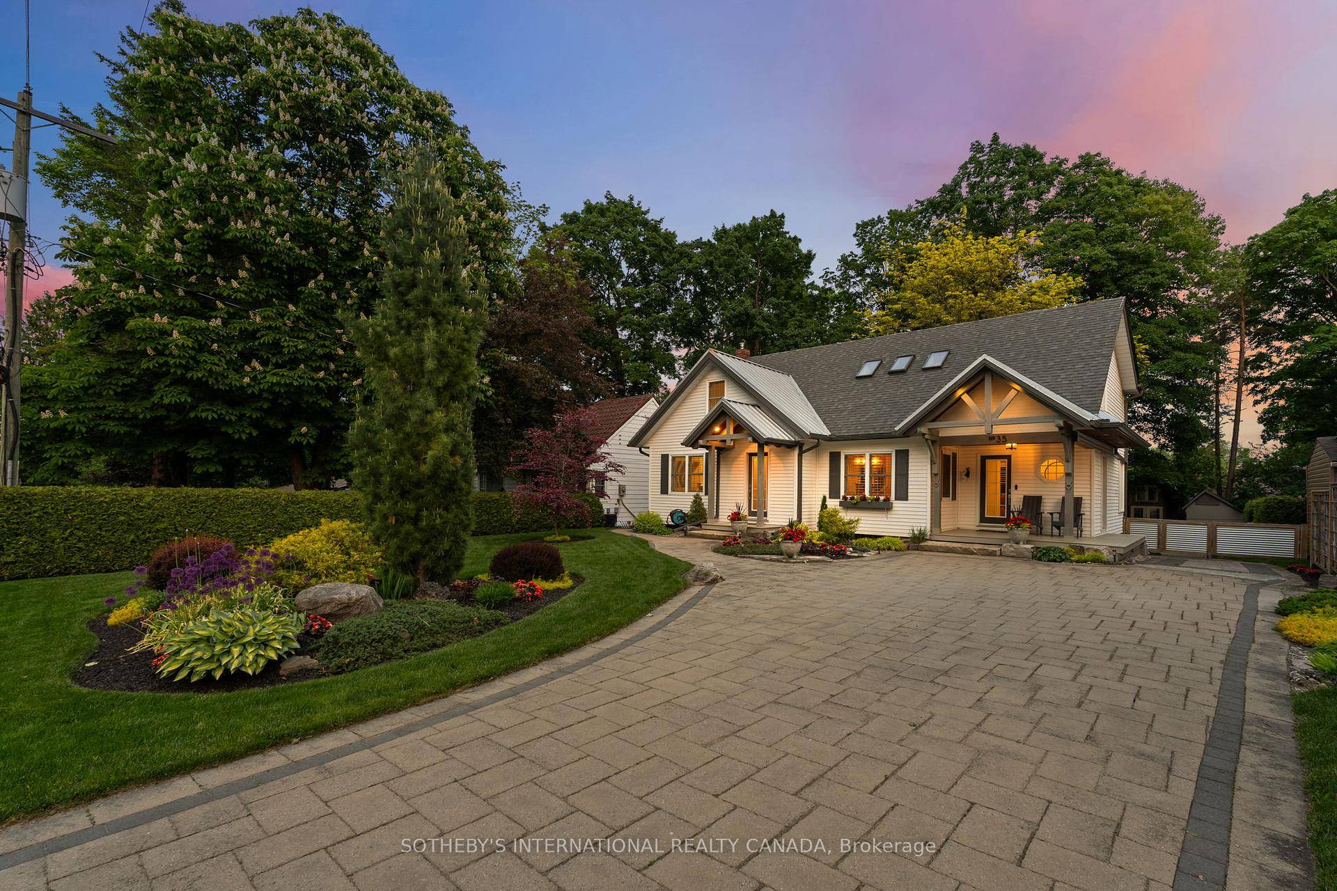 An exceptional home quietly tucked in Wood River Acres, one of Georgina's most exclusive neighbourhoods is only a short drive from downtown Toronto.