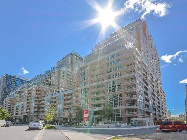 Experience Life in Liberty Village !