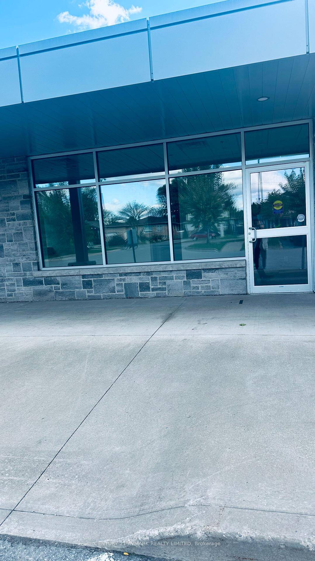 APPROXIMATELY 1850 SQUARE FEET OF PRIME COMMERCIAL RETAIL SPACE, ON LUNDY'S LANE BY KALAR ROAD, CLOSE TO STARBUCKS, MAJOR GROCERY STORES, AND NEWER RESIDENTIAL SUBDIVISIONS SO YOUR BUSINESS CAN PROFIT, ...