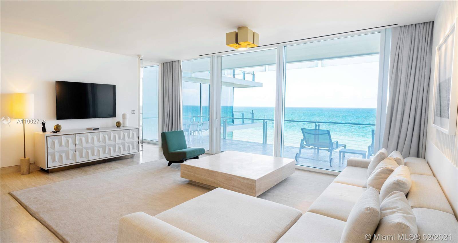 Enjoy FOUR SEASONS HOSPITALITY in this 1 Bed Den, 2.