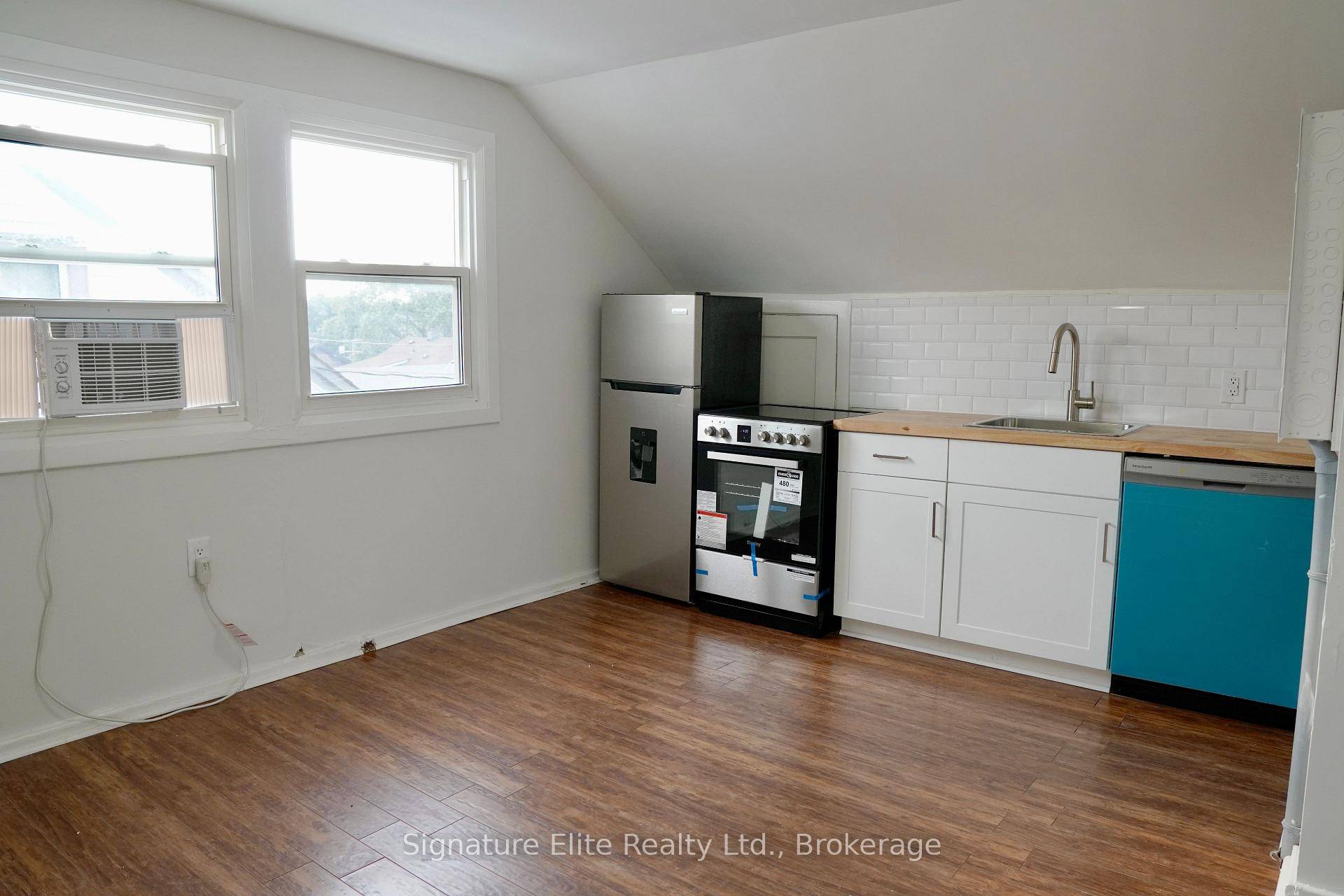 Welcome to this BEAUTIFUL renovated 1 Bedroom apartment.