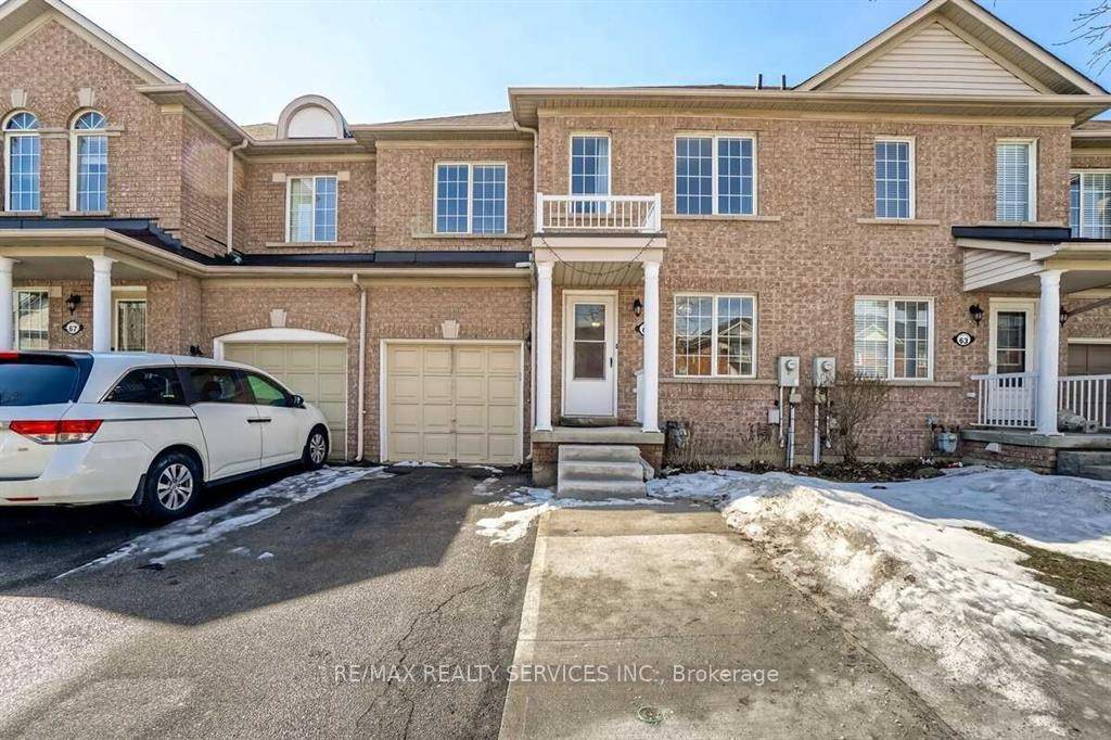 Wow ! ! ! This Beautiful 3 Br Freehold Entire Townhouse At Amazing Location, Offering Hardwood Floor, Oak Staircase, Open Concept, Living Family Sep, Breakfast Area, Situated On A Quiet ...