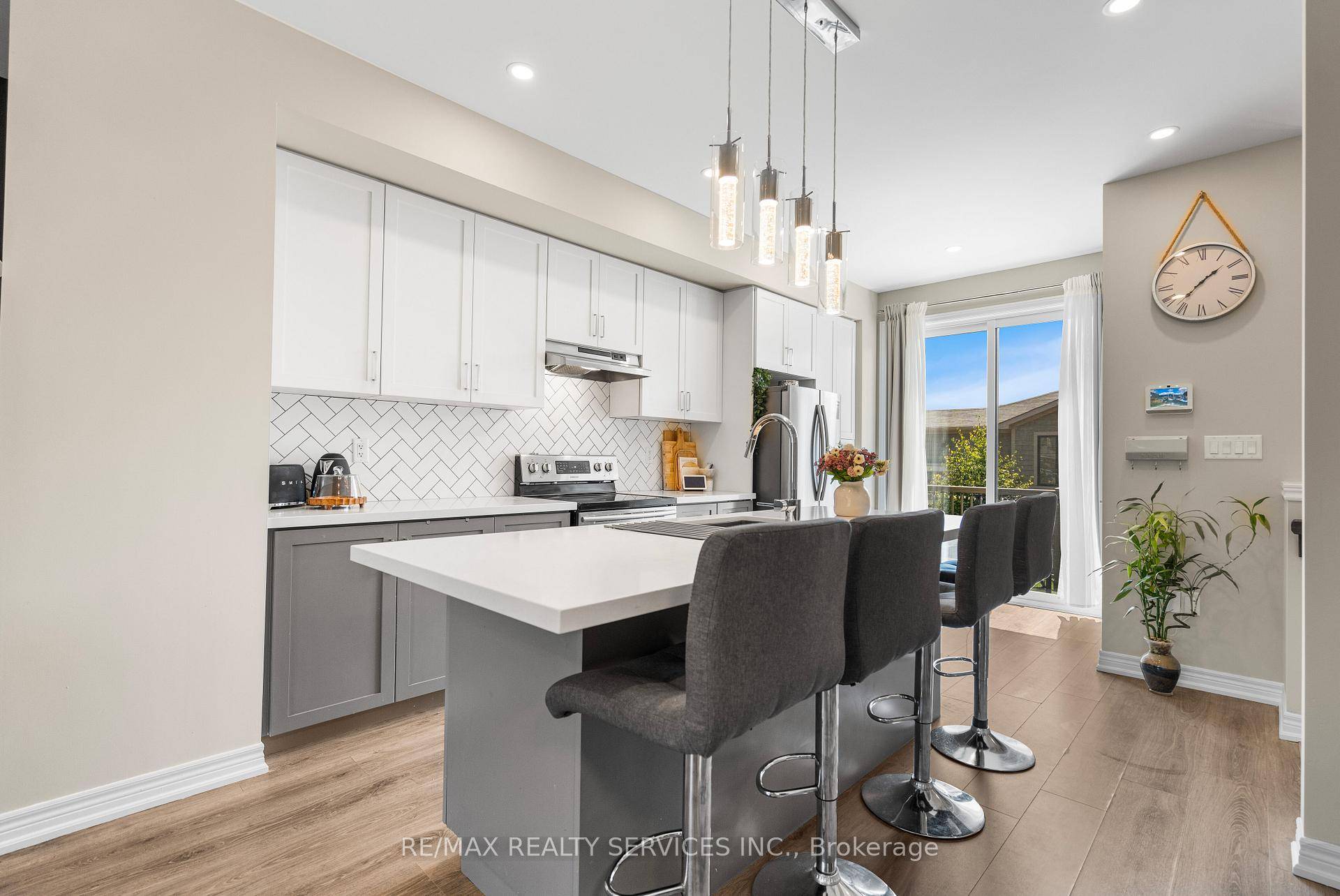 Welcome to Branthavens newest modern community, where style meets functionality in this spacious 3 storey townhouse offering over 1, 900 sq.