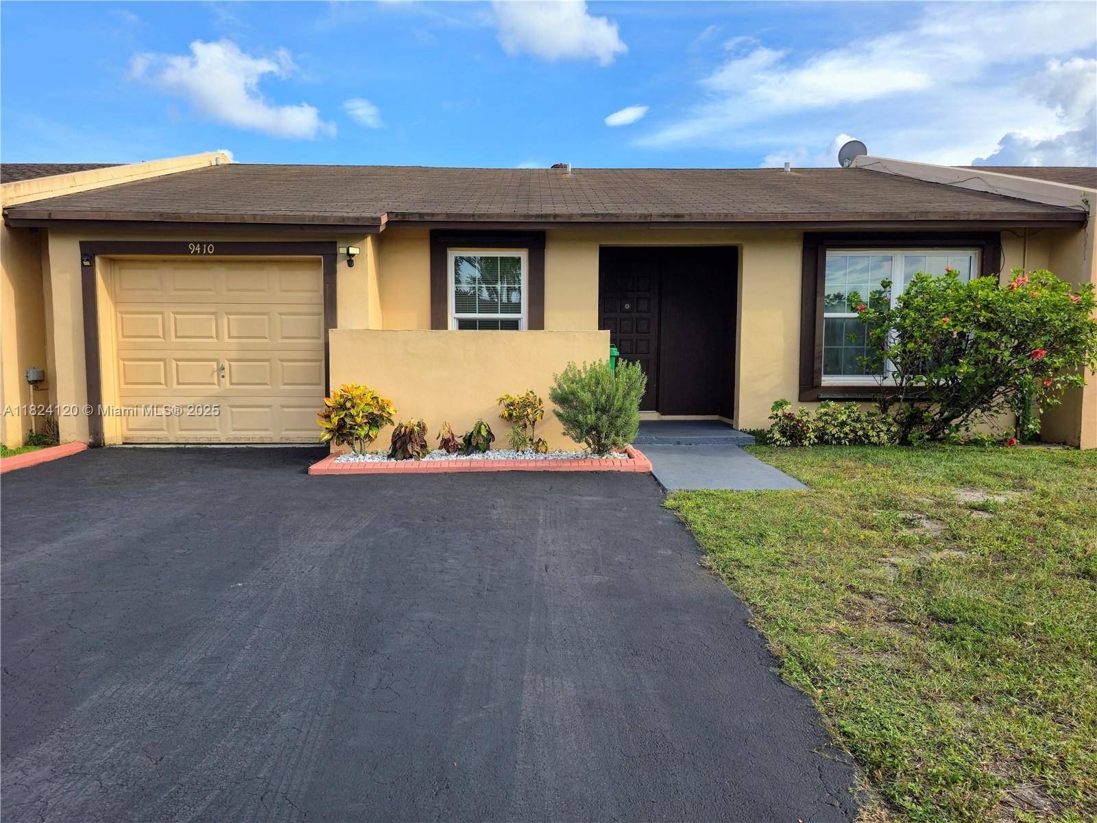 One story level Single Family Home in a Lakefront Villa Move in Ready amp ; Packed with Upgrades !