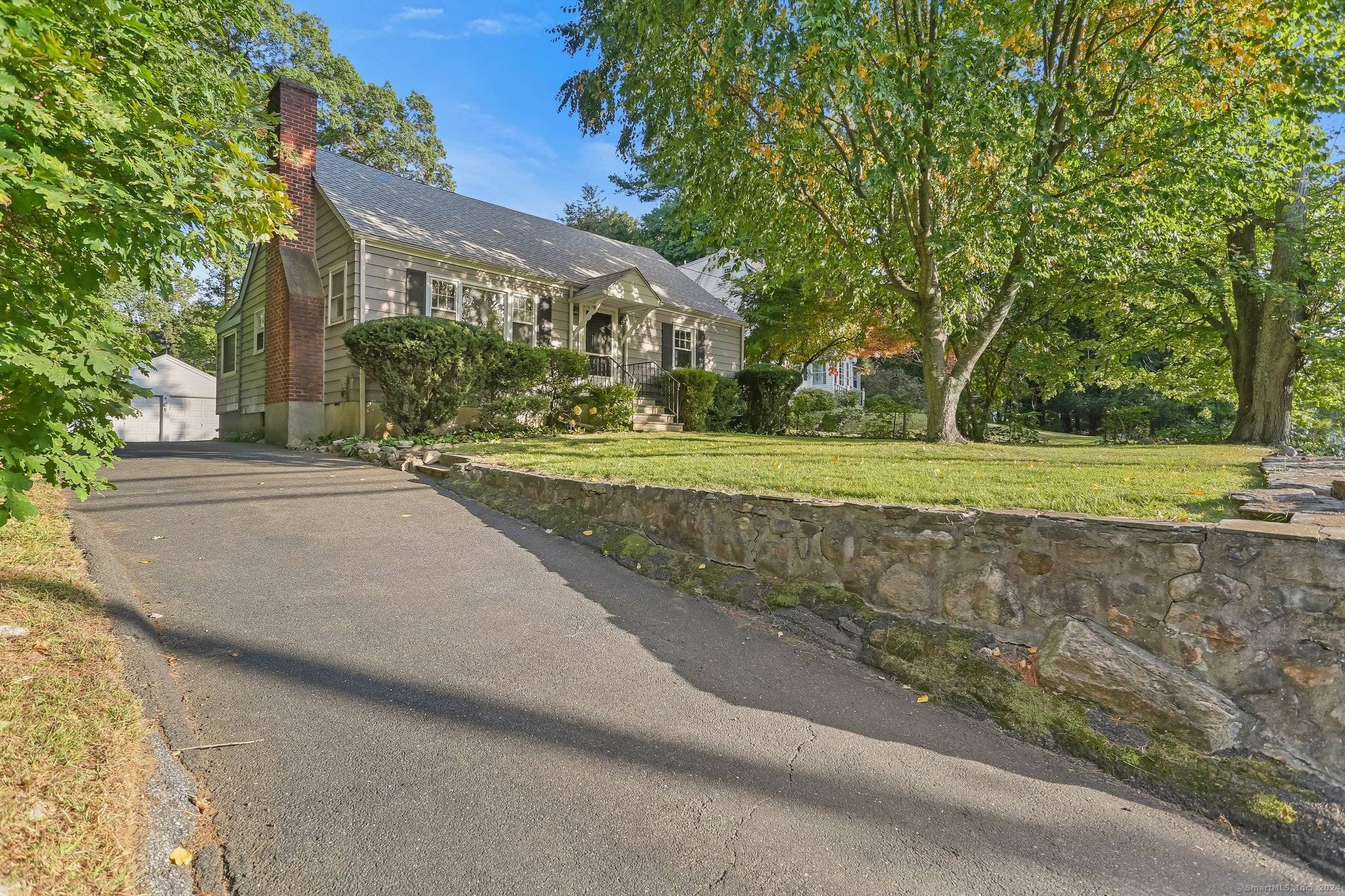 3 BR, 2 BA tax card not up to date Darien rental across from Holmes Elementary and convenient to Middlesex, Darien HS, train, town, and all Darien has to offer.