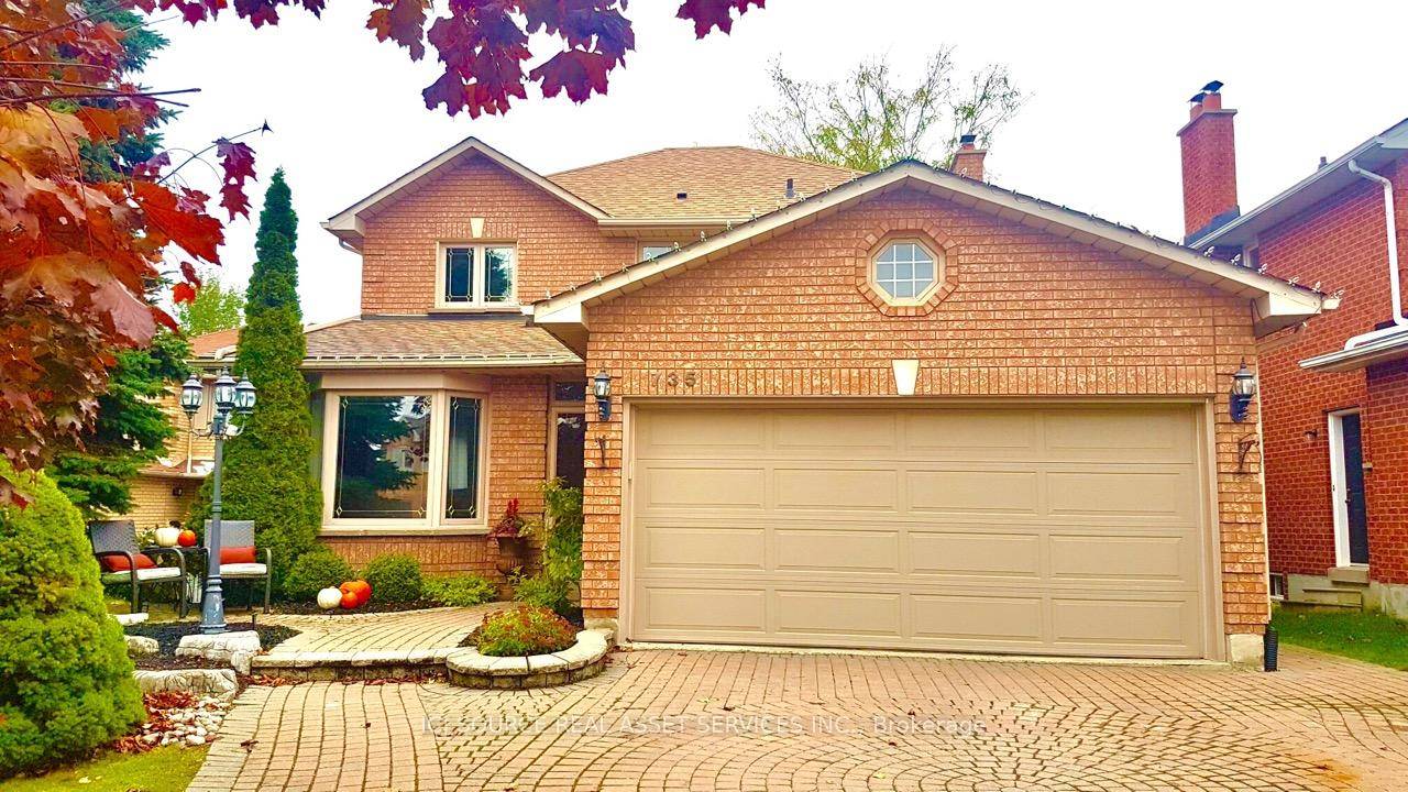 Executive Home on quiet Court location.