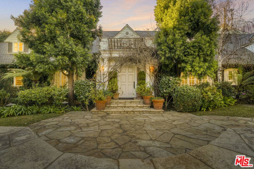 821 N Whittier Dr 6BR Beverly Hills Post Office | B.H.P.O. La