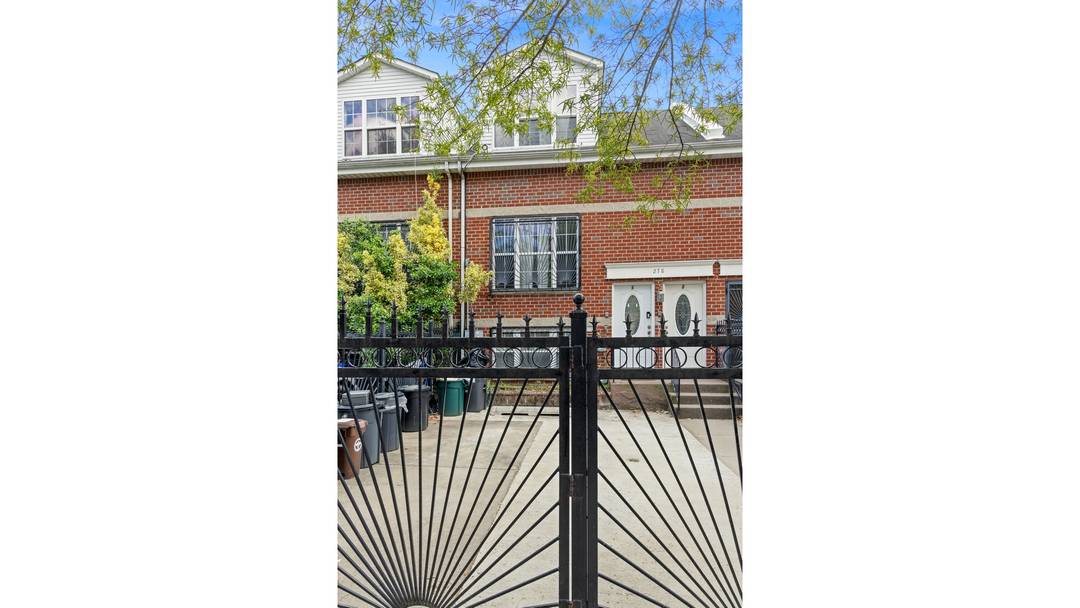 PARKING ! PARKING ! PARKING !