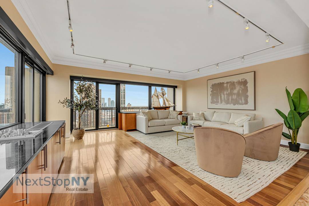 This Penthouse apartment located on the 36th Floor at The Landmark in the highly coveted 6 line is fully renovated and presently configured as an oversized 1 bedroom and 2 ...
