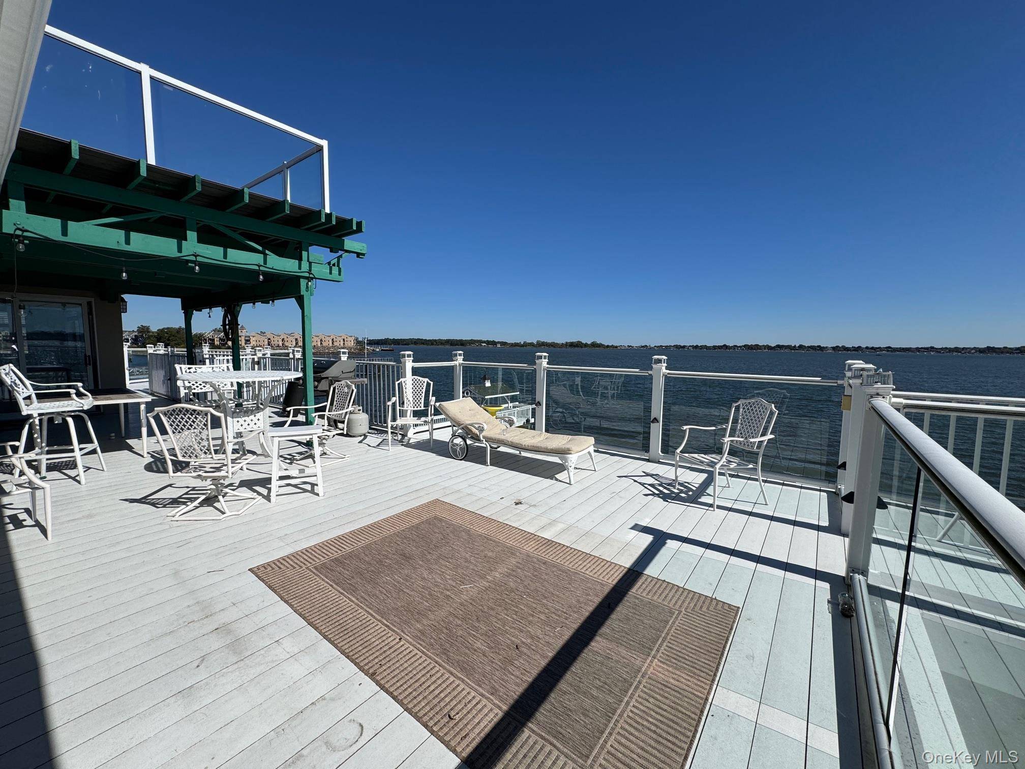 WATERFRONT 3100 SQ Feet approximately of living in Country Club.