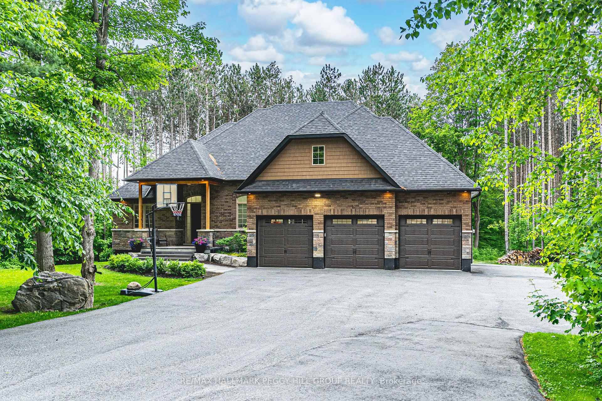 PINEVIEW ESTATES ! Arrive home to a residence that turns heads, where upscale design, natural beauty, and sheer presence come together spectacularly at 38 Windermere Circle !