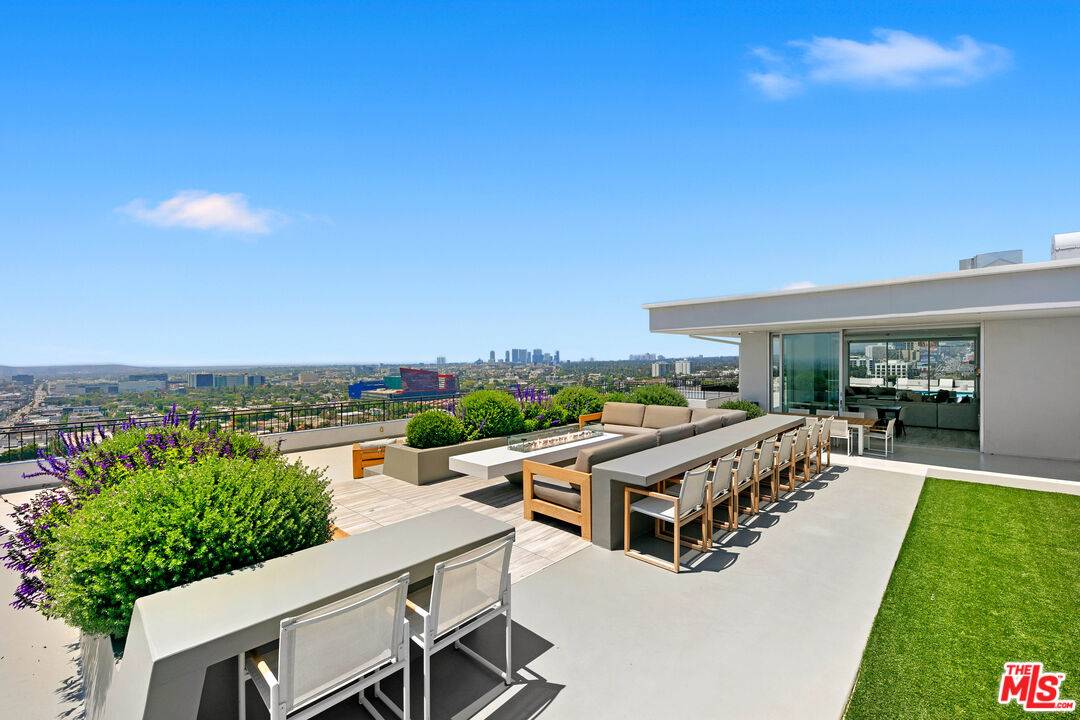 1100 Alta Loma Rd 3BR Sunset Strip La