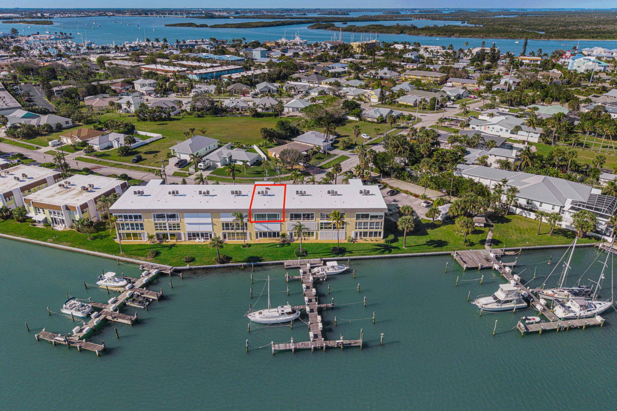 Spacious condo overlooking the Faber Cove waterway million dollar homes in Thumb Point on S Hutchinson Island.