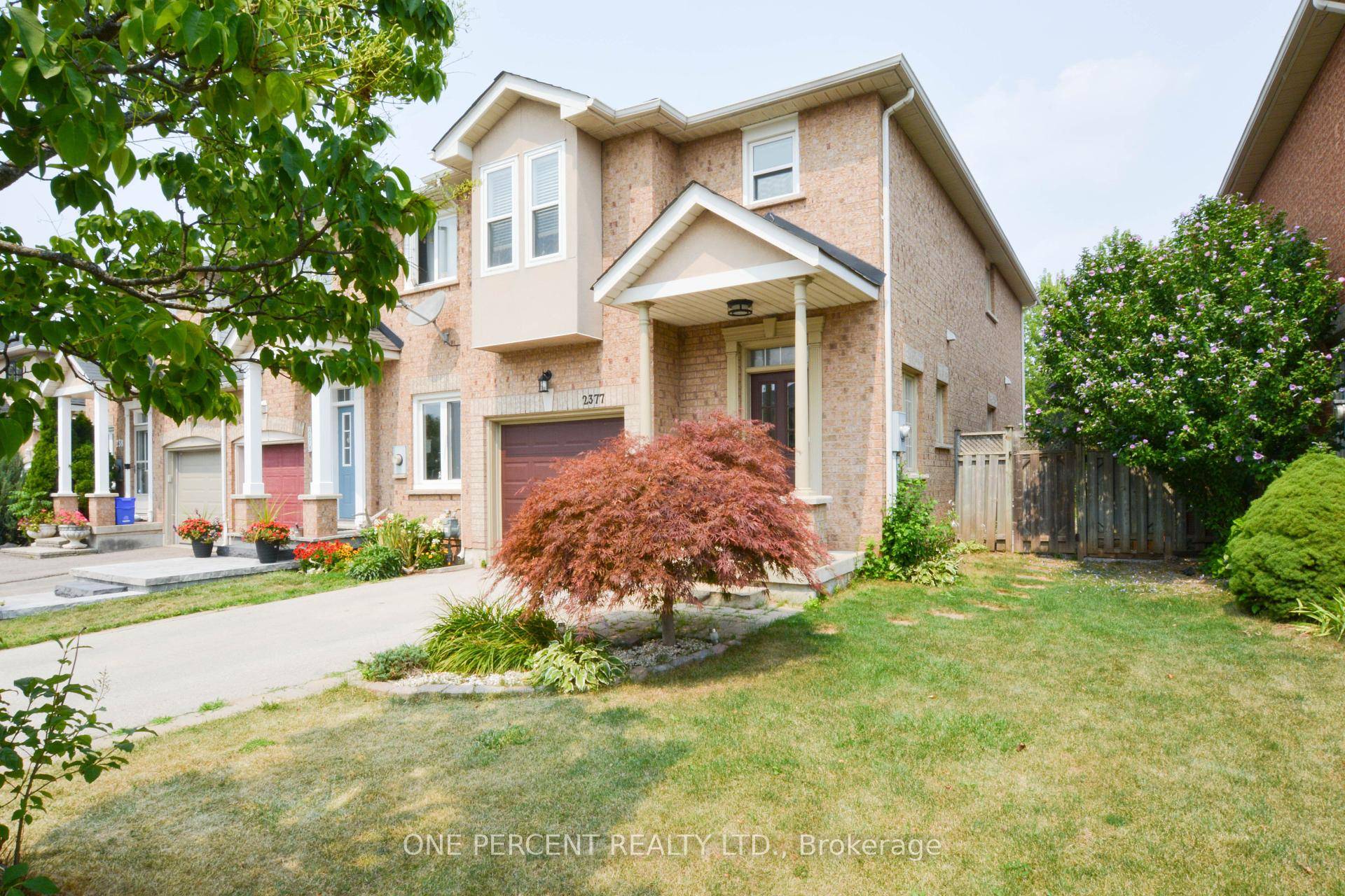Welcome to 2377 Dalebrook Drive, a beautifully updated 3 bedroom freehold end unit townhome in Oakville's highly sought after Joshua Creek Wedgewood Creek community.