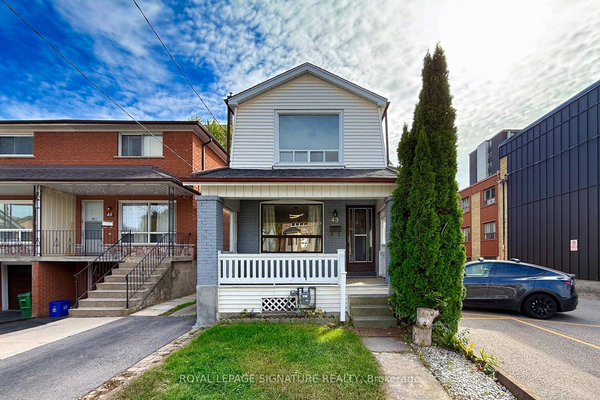 Welcome To 43 Torrens Avenue, Nestled In The Highly Desirable Broadview North Neighbourhood Of East York !