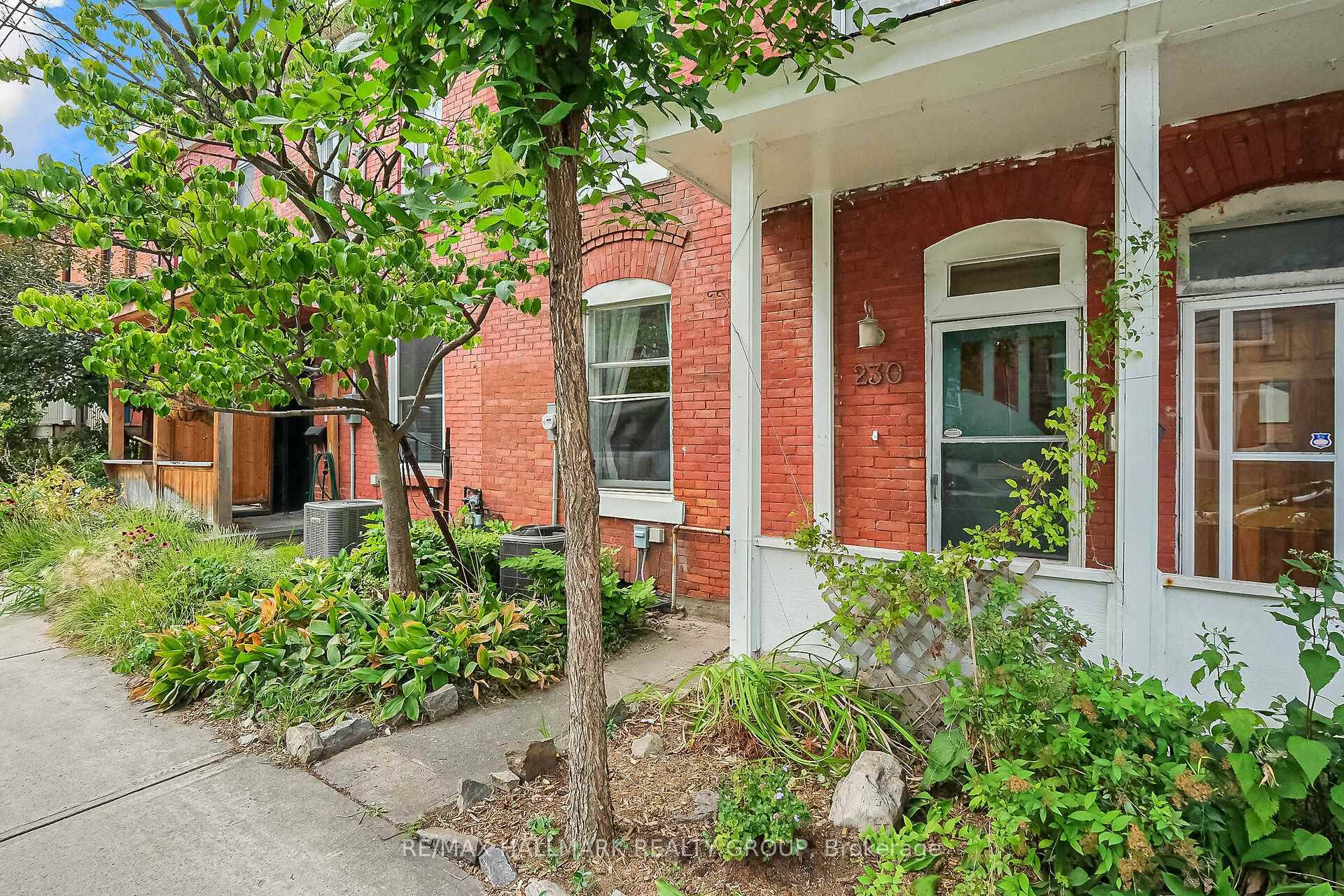 This West Centretown freehold blends character, community, and unbeatable convenience.
