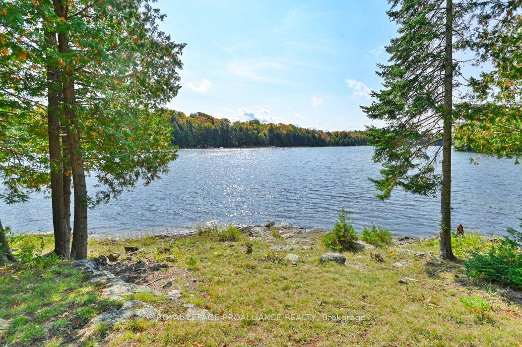 Welcome to your serene lakeside retreat !