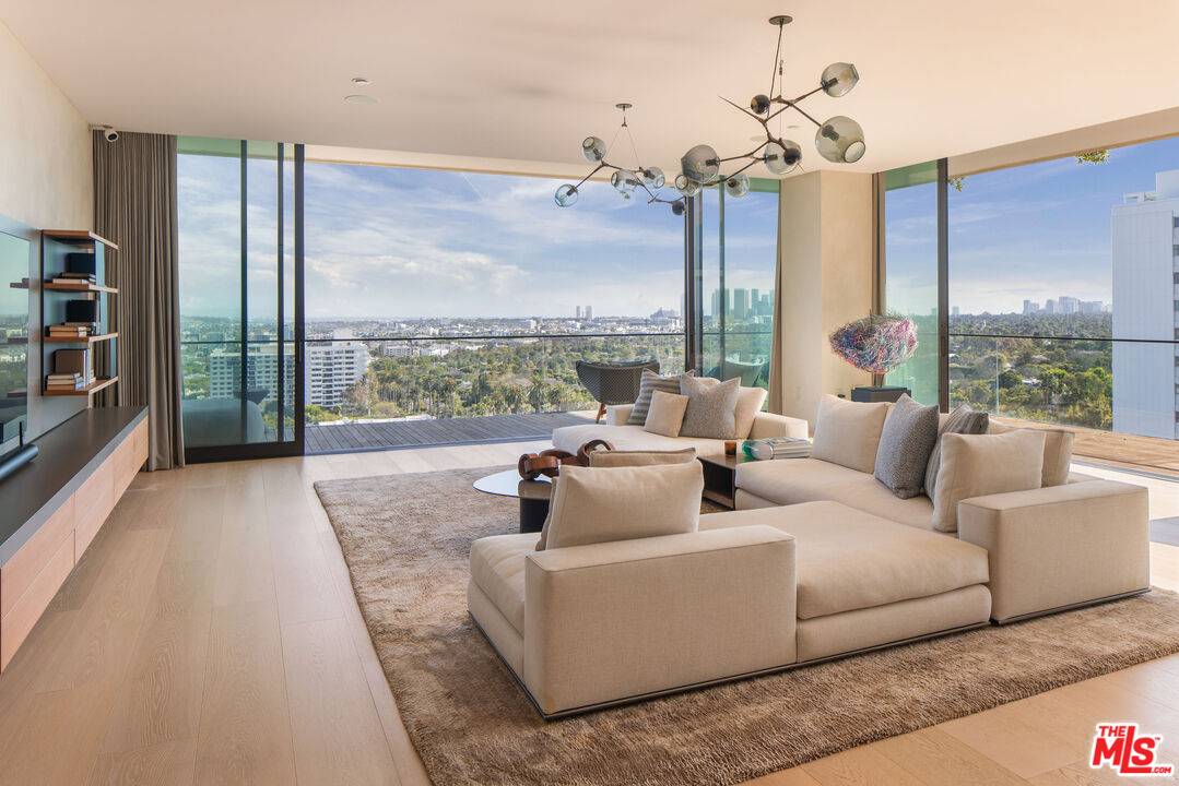 9040 W Sunset Blvd 3BR Sunset Strip La