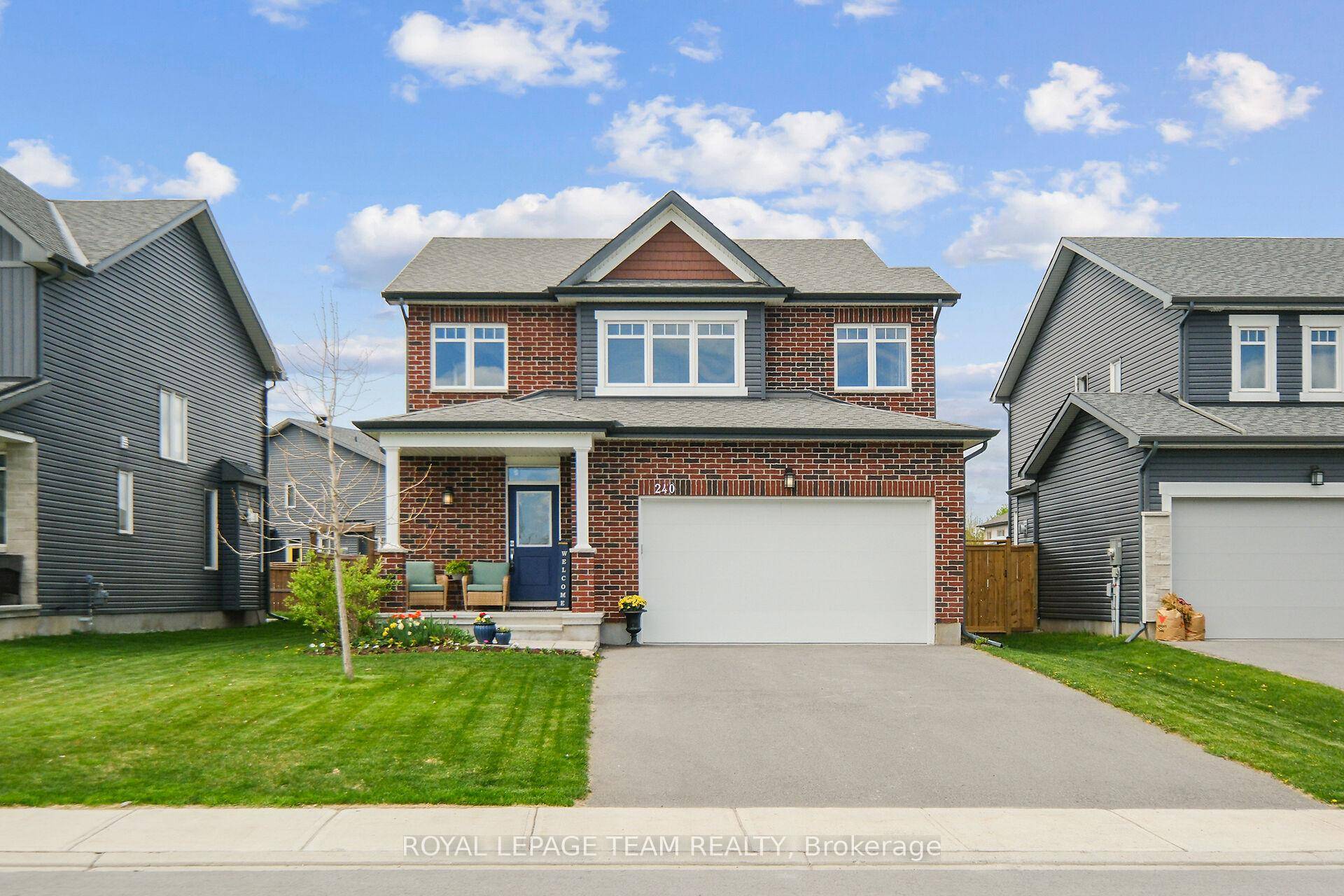 Lovely modern 3 bedroom, 4 bath home in popular Jackson Ridge.