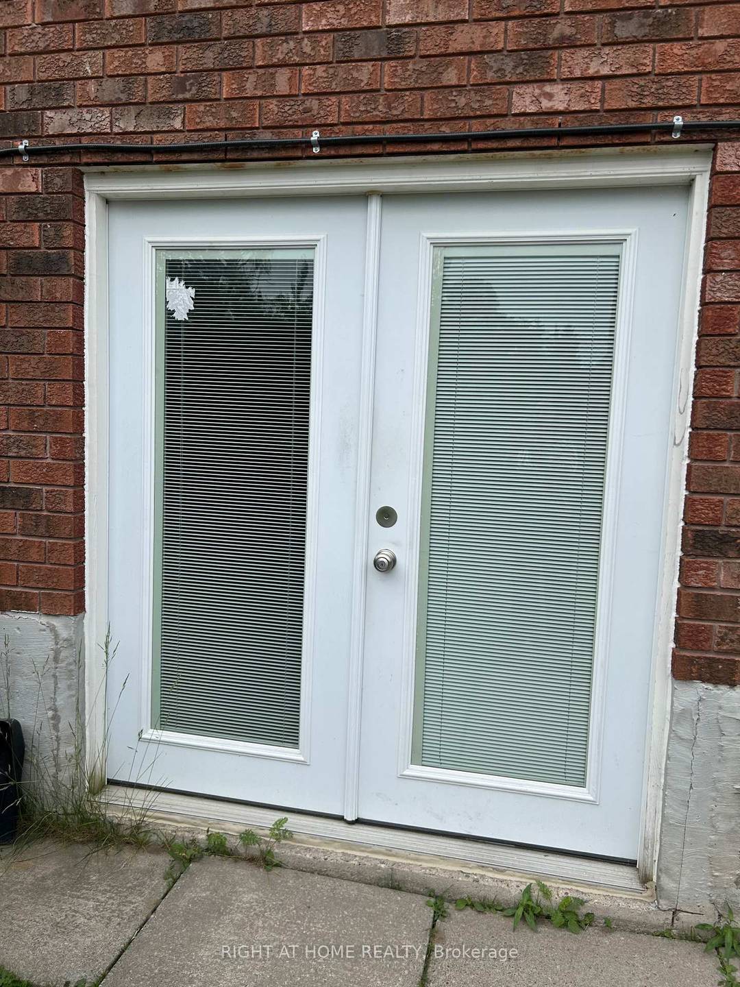 Stunning 2 Bedroom apartment on Prime Family Friendly Location.