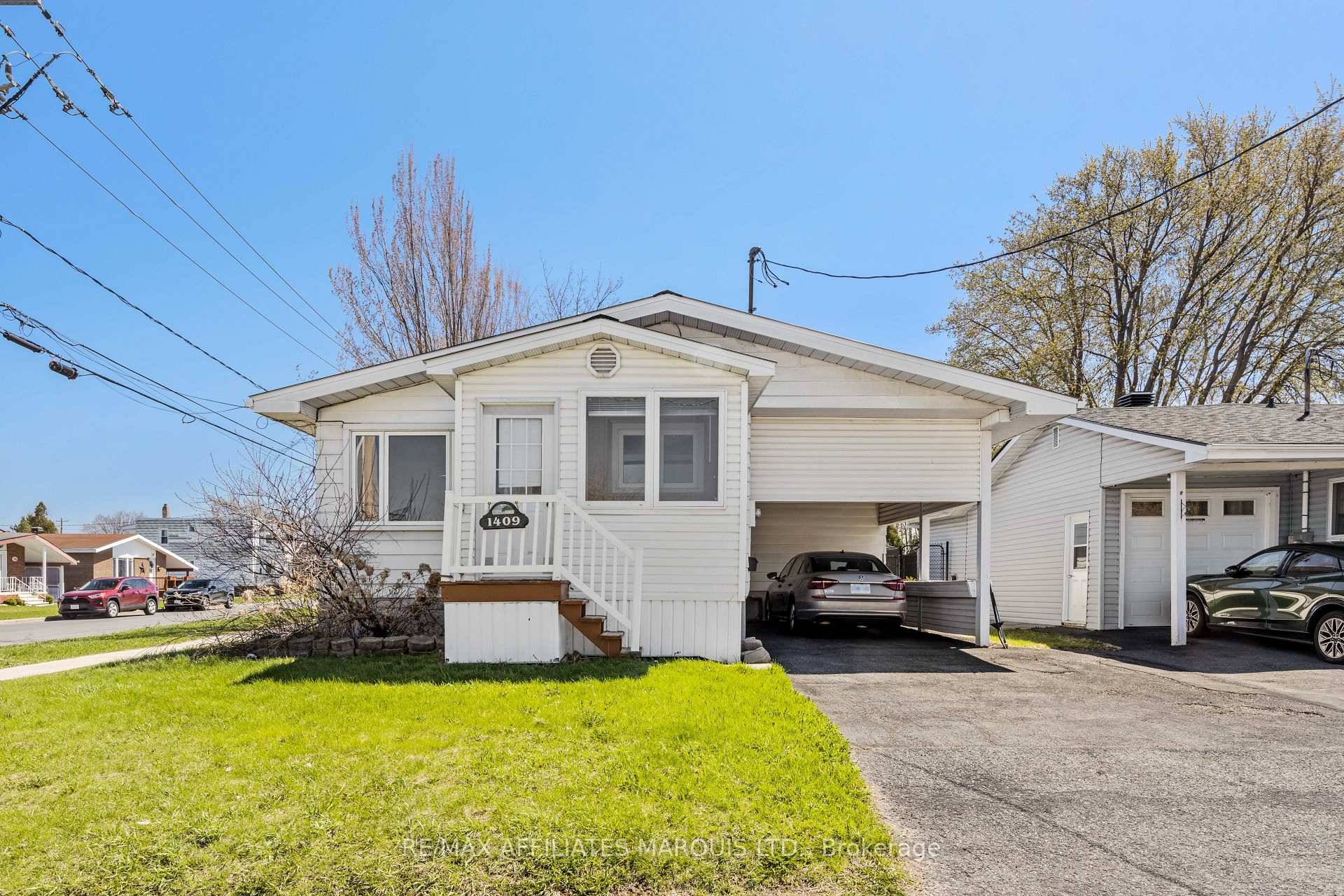 Located close to all amenities, this home is sure to please !