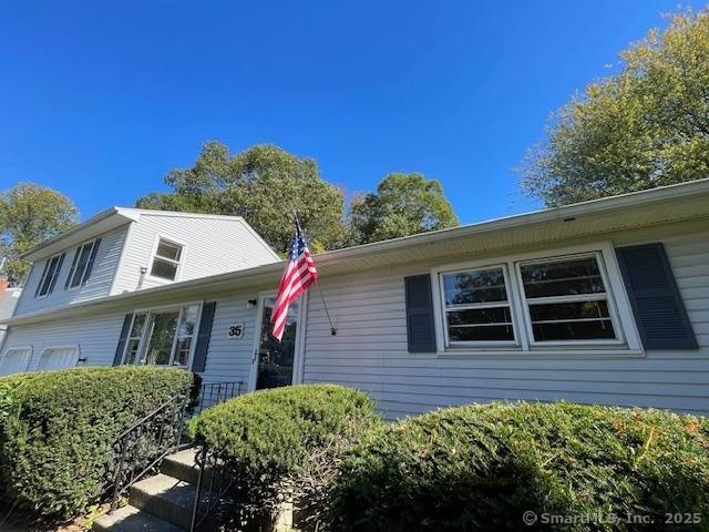 If you have been looking for a magnificent home in the Live Oaks Foran High district, look no further.