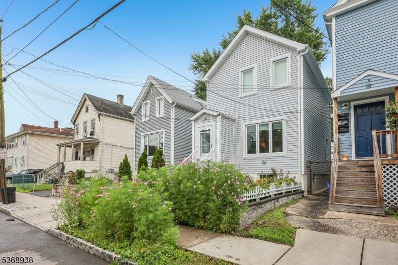 Spacious and well maintained 2 bedroom, 2 bath home in desirable West Orange !