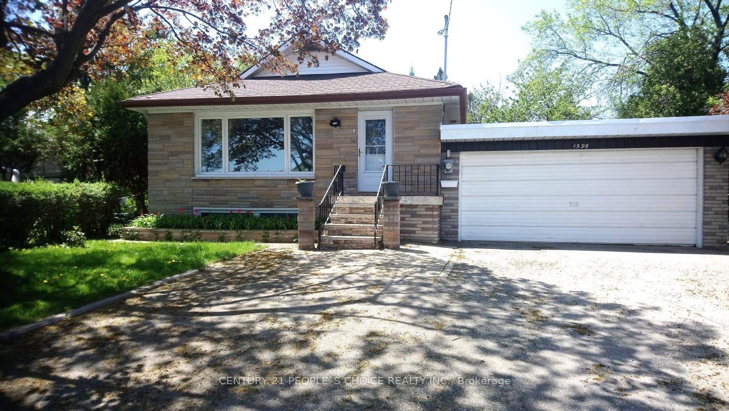 3 Br Upper Unit For Rent Near 401 And Warden.