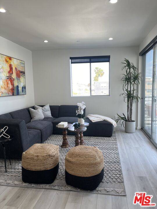 124 S Croft Ave 2BR Beverly Grove La