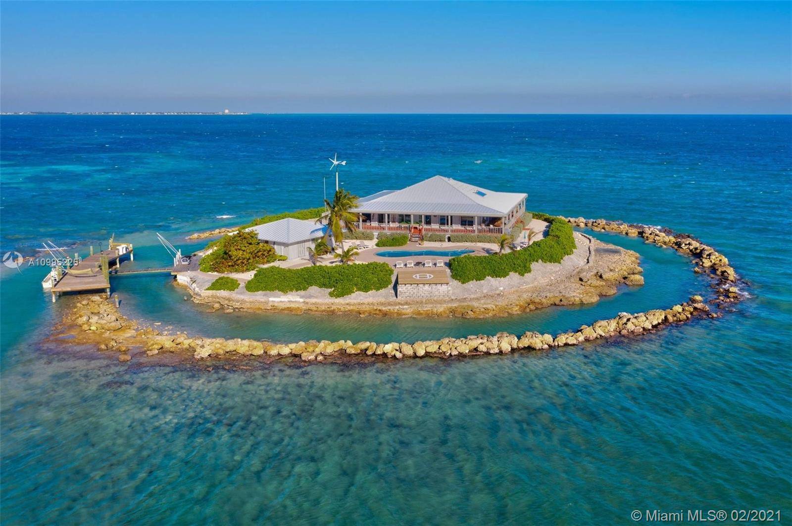 PRIVATE ISLAND LOVERS DELIGHT !