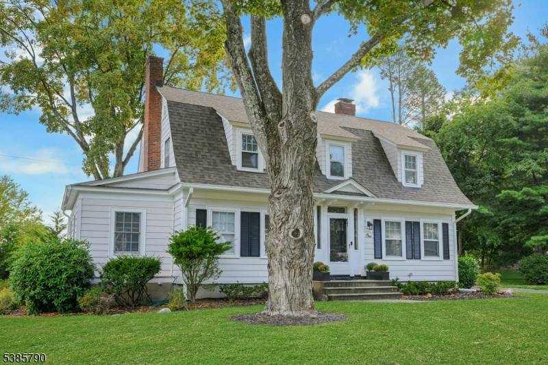 Beautifully renovated Dutch Colonial on a spacious corner cul de sac lot !