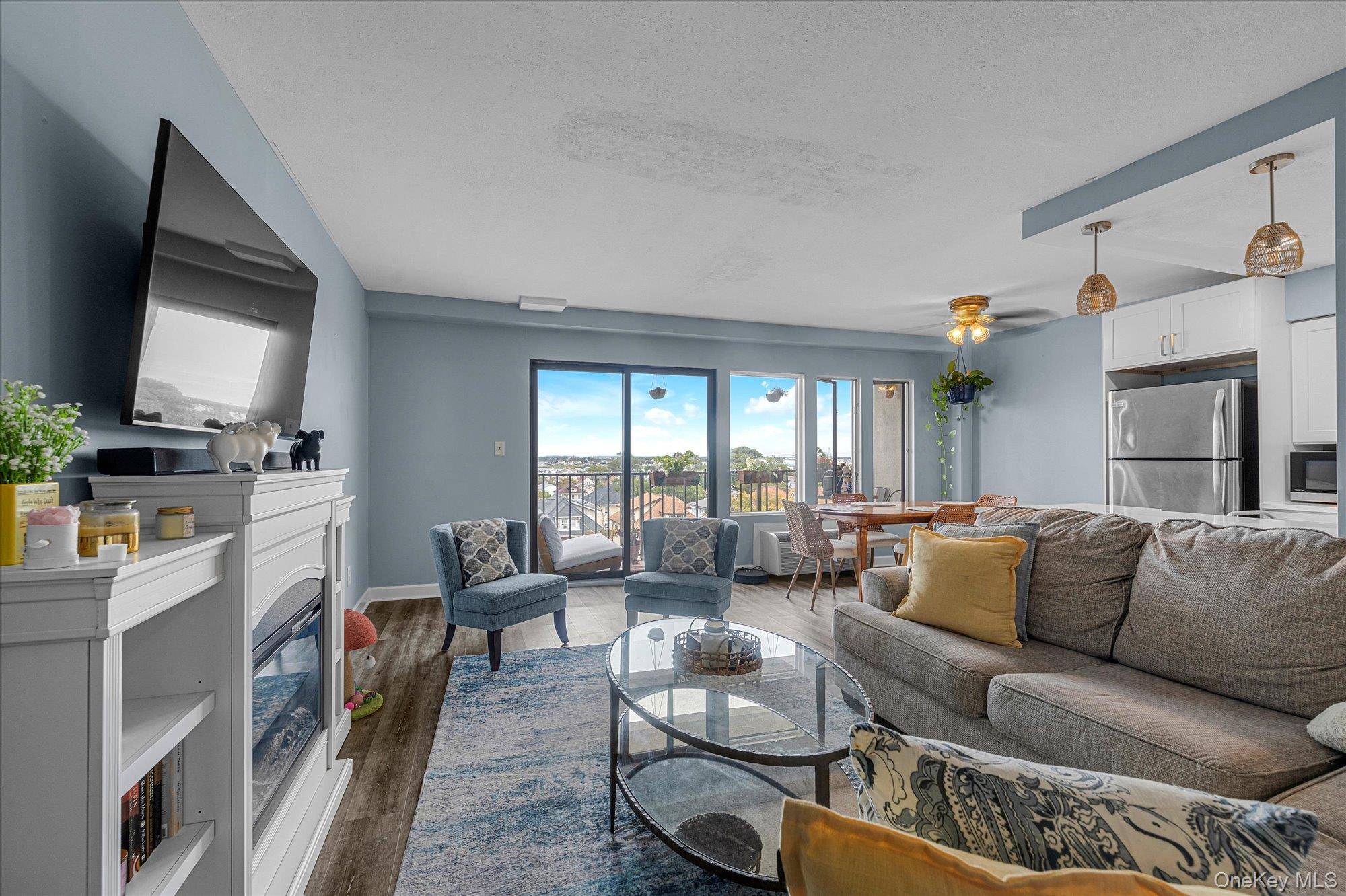 Beautiful 2 Bedroom, 2 Bath with Stunning NYC Views.