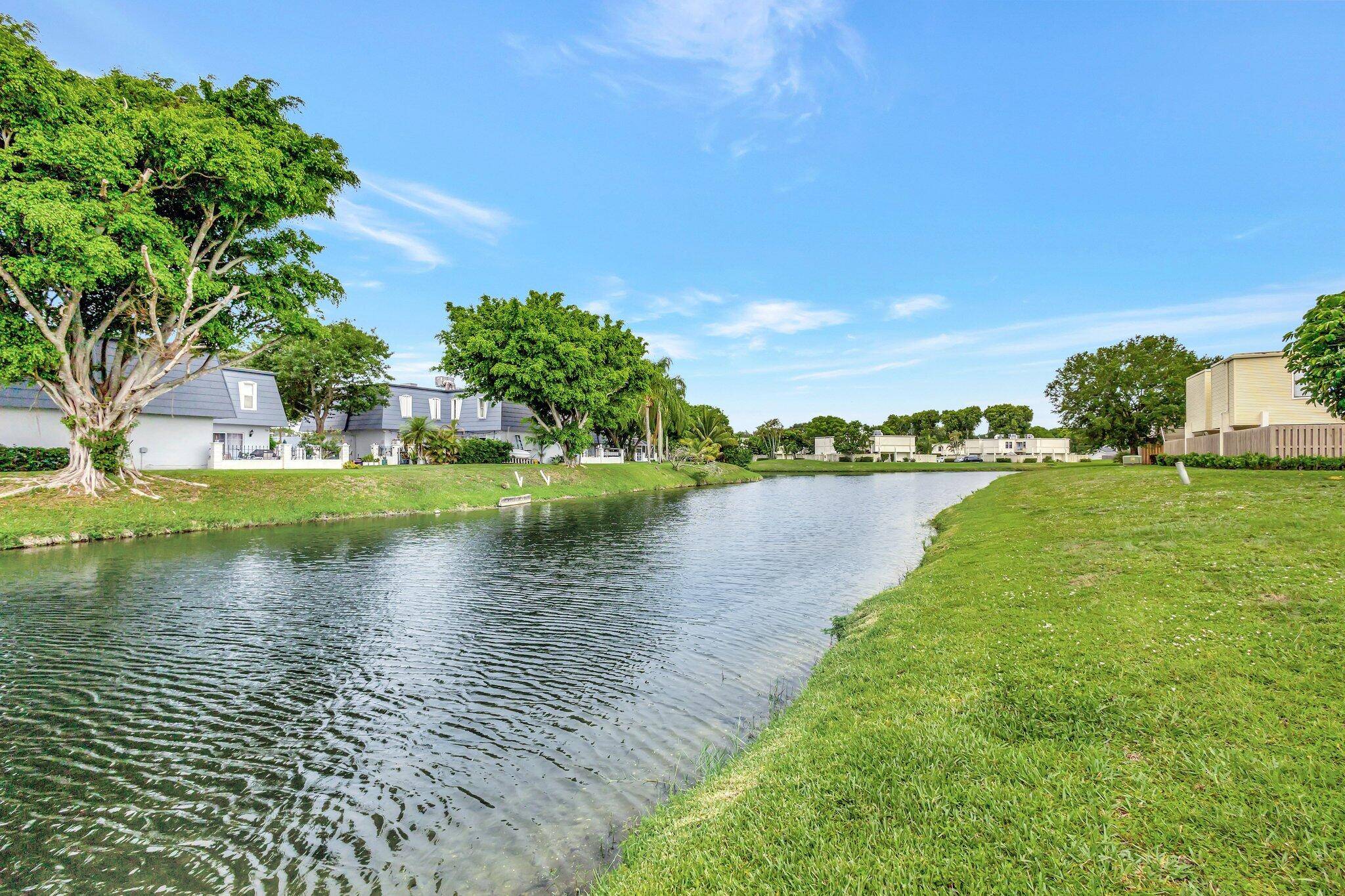 Charming 3 Bed, 2. 5 Bath Townhome with Beautiful Water Views in the Heart of Wellington !