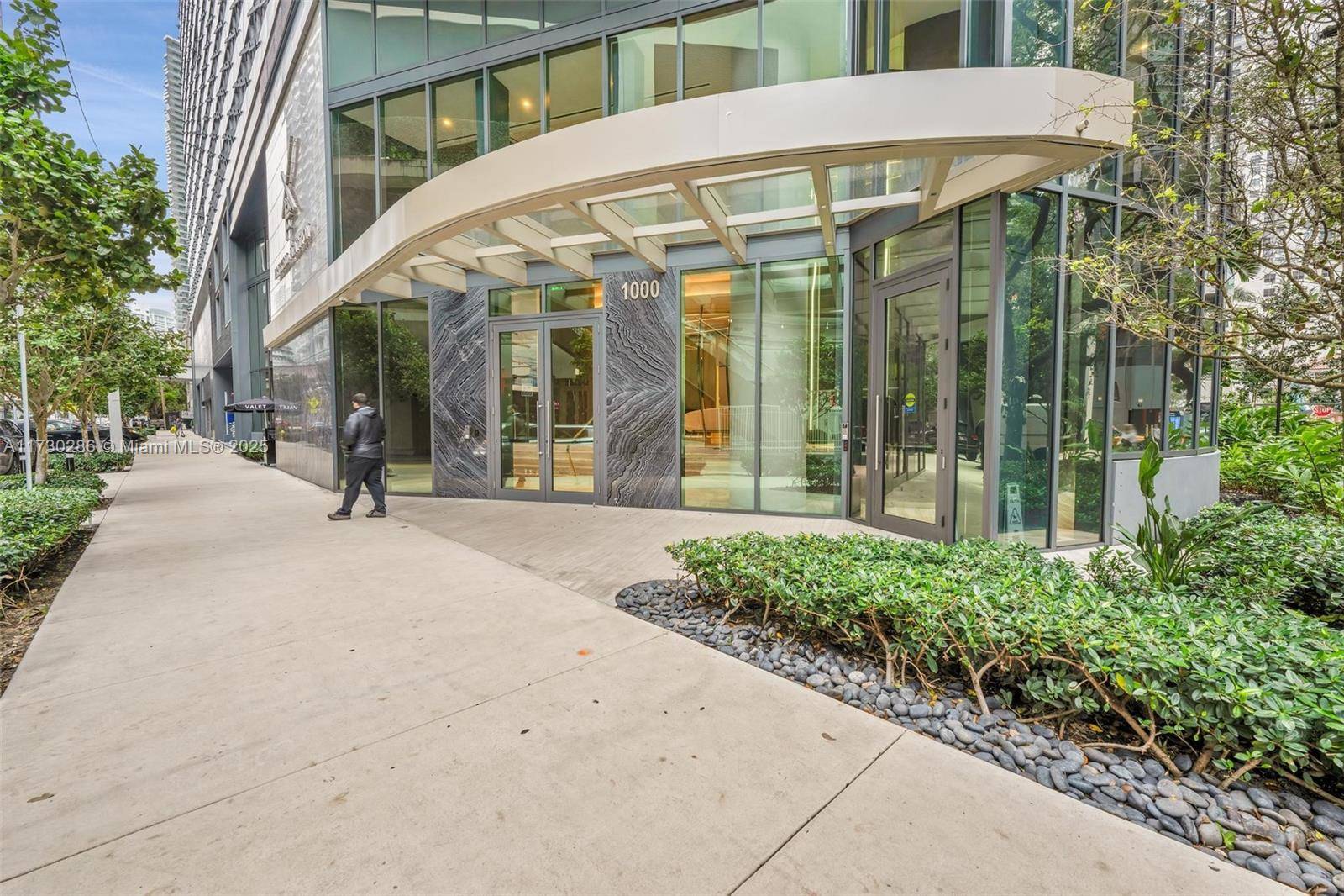 Sophisticated 1 bedroom, 1.