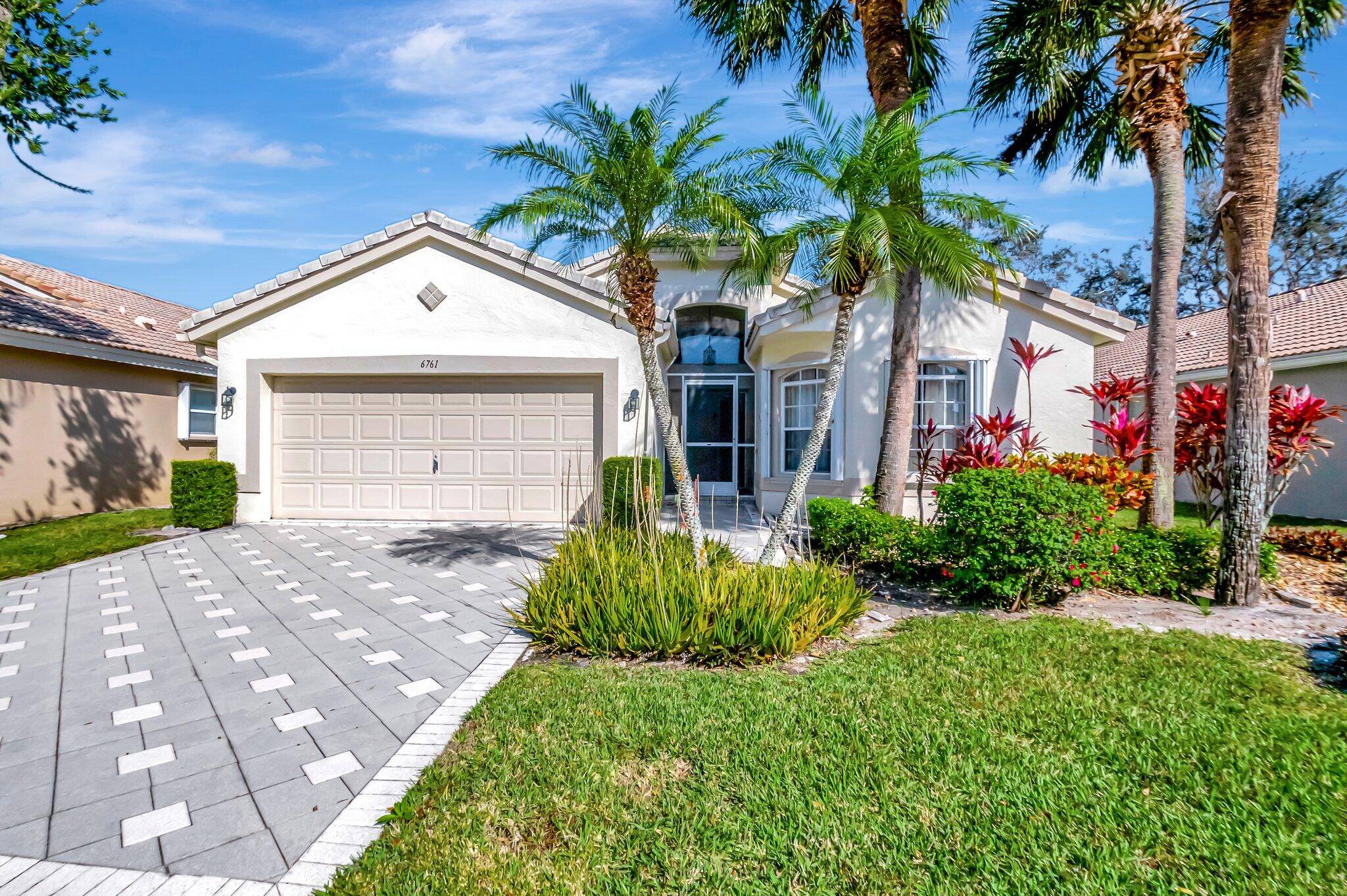 Elegant and Updated Home in the Coveted Lakeridge Greens 55 Community !