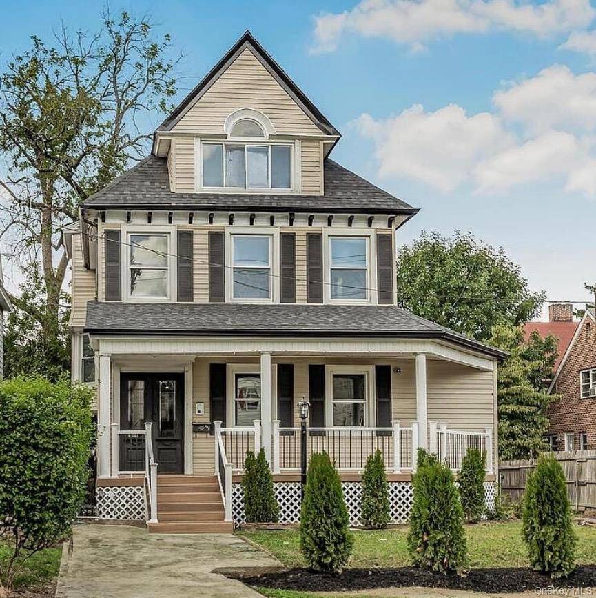 Newly Renovated 4 Bedroom Duplex for Rent in Prime Mount Vernon Welcome to this incredibly spacious and sun filled 4 bedroom, 2 full bathroom unit, occupying the upper two levels ...