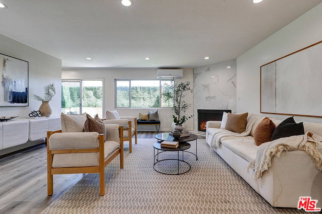 2452   Chelsea Pl 3BR Santa Monica La