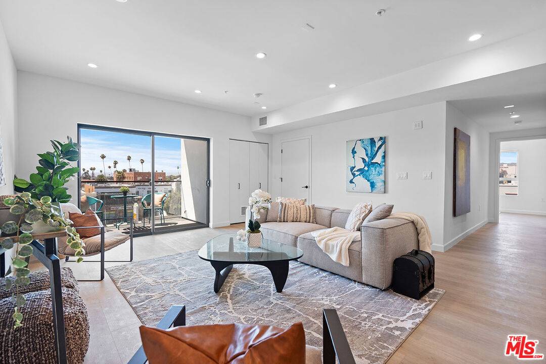 321  S Oxford Ave 3BR La