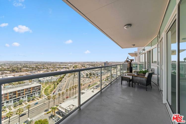 13600   Marina Pointe Dr 2BR Marina Del Rey La