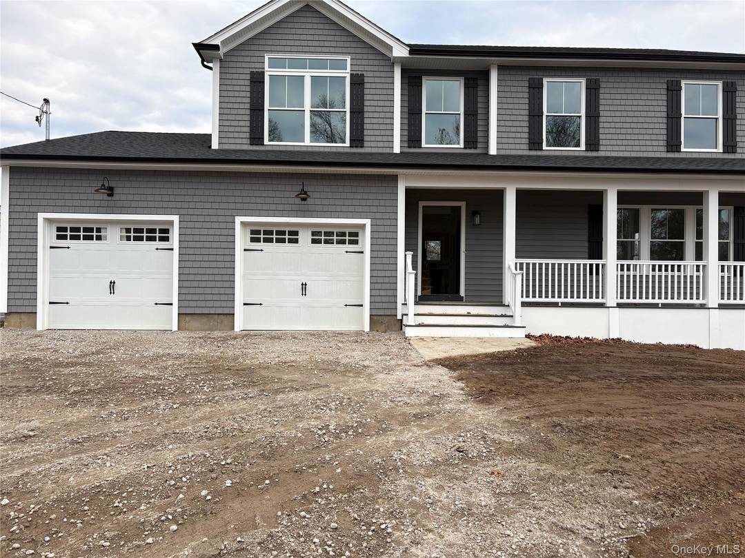 Stunning New Construction Colonial in Babylon Village Schools !